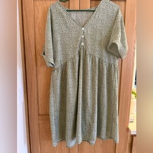 Women’s midi dress - size large